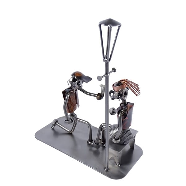 Metalowa figurka Zaręczyny przy ławce