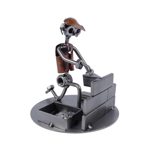 Metalowa figurka Murarz