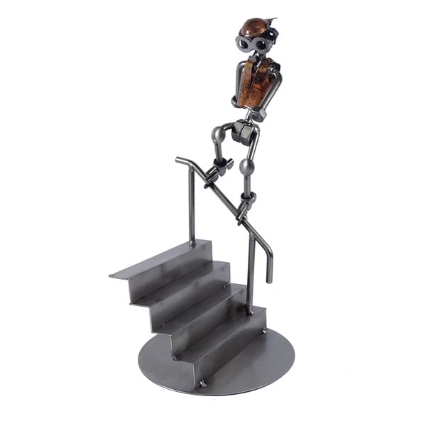 Metalowa figurka Skate na schodach