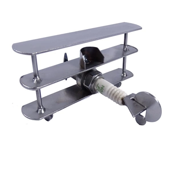 Metalowy model samolotu trójpłatowiec