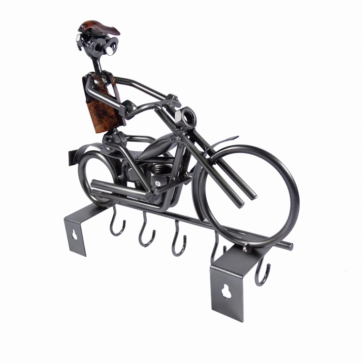 Metalowy model motocykla Harley jako wieszak