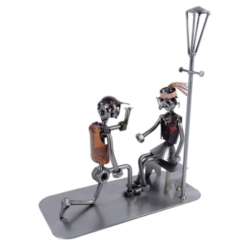 Metalowa figurka Zaręczyny przy ławce