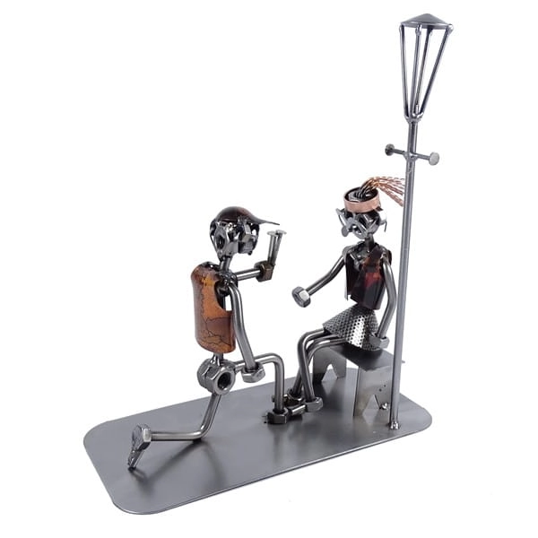 Metalowa figurka Zaręczyny przy ławce