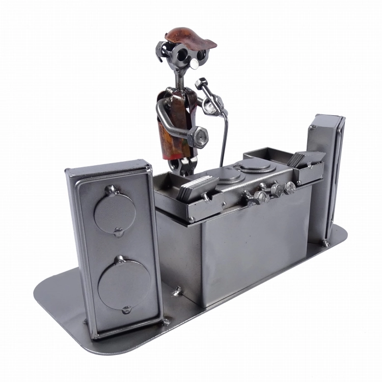Metalowa figurka DJ