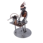 Metalowa figurka Kwiaciarka