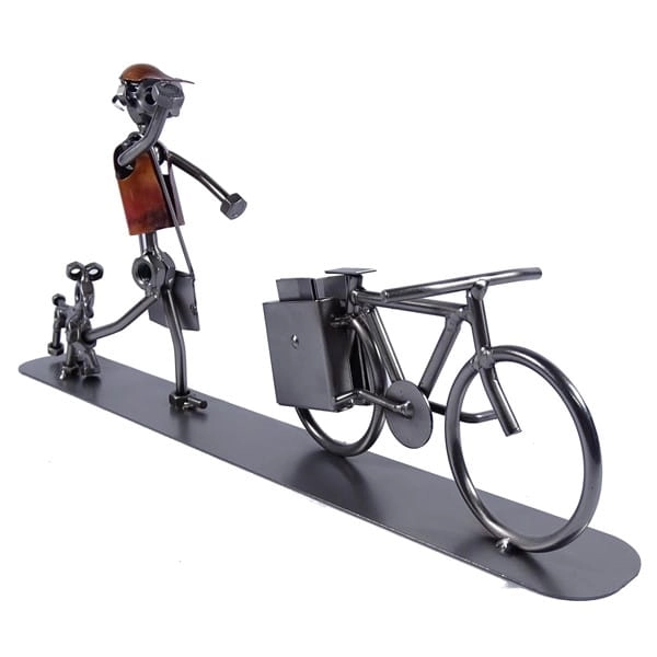 Metalowa figurka Listonosz