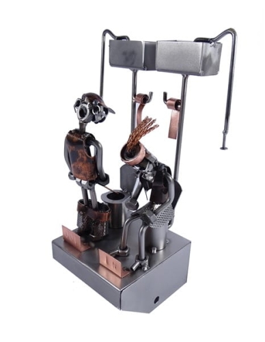 Metalowa figurka Para na WC