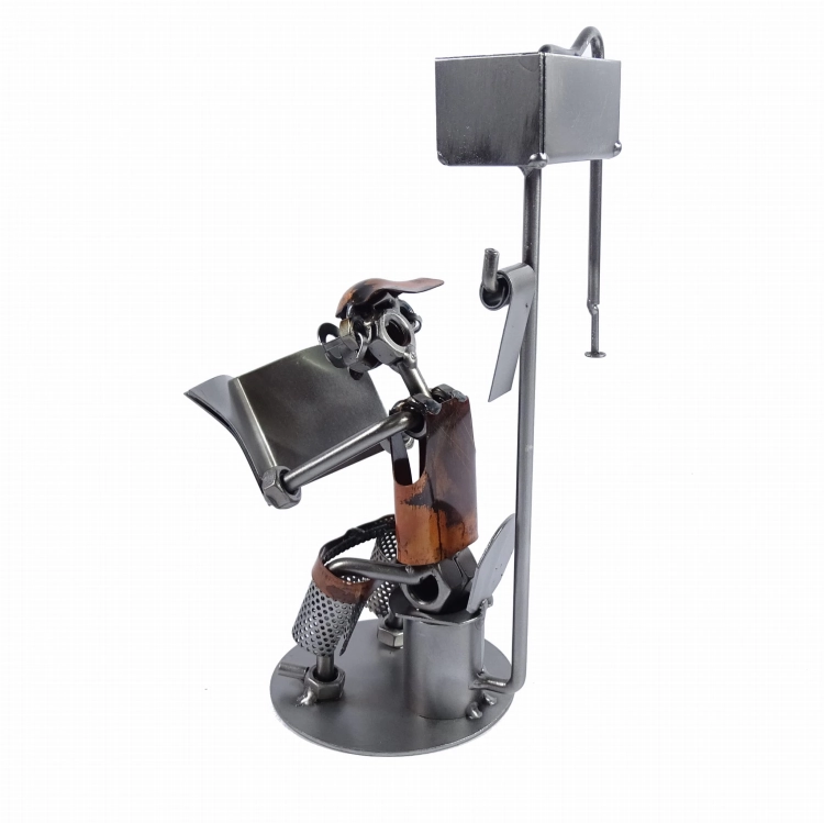 Metalowa figurka Człowiek na WC