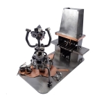 Metalowa figurka Sex przy kominku