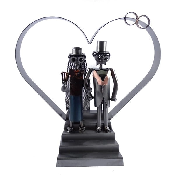 Metalowa figurka Para młodych w sercu