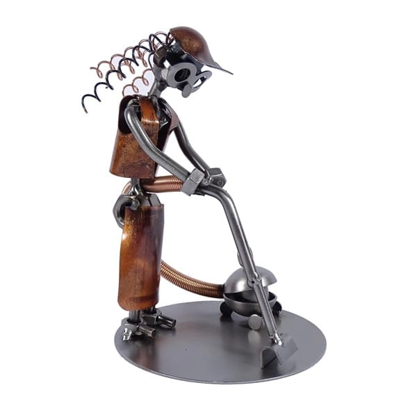 Metalowa figurka Kobieta z odkurzaczem