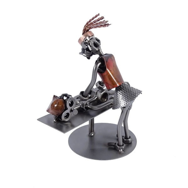 Metalowa figurka Masażystka