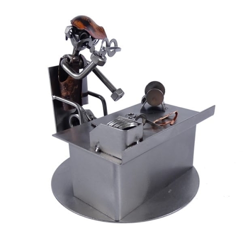 Metalowa figurka Optyk