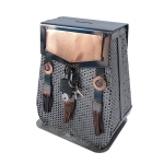 Metalowy model samochodu Bugatti.