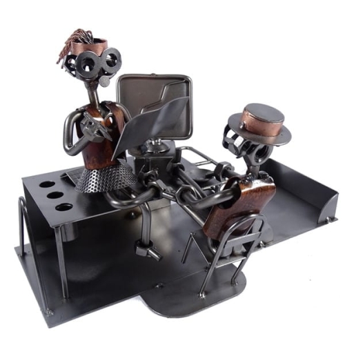 Metalowa figurka Przybornik II.