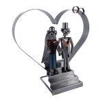 Metalowa figurka Para młodych w sercu