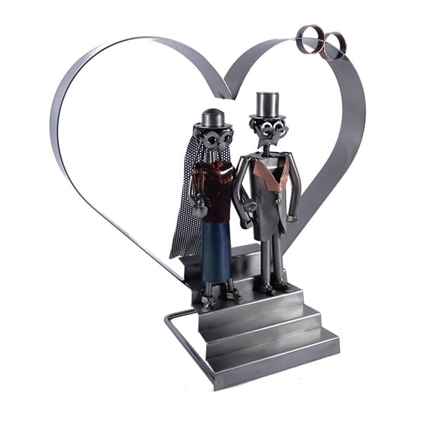 Metalowa figurka Para młodych w sercu