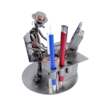 Metalowa figurka Pracoholik. Praktyczna dekoracja do biura