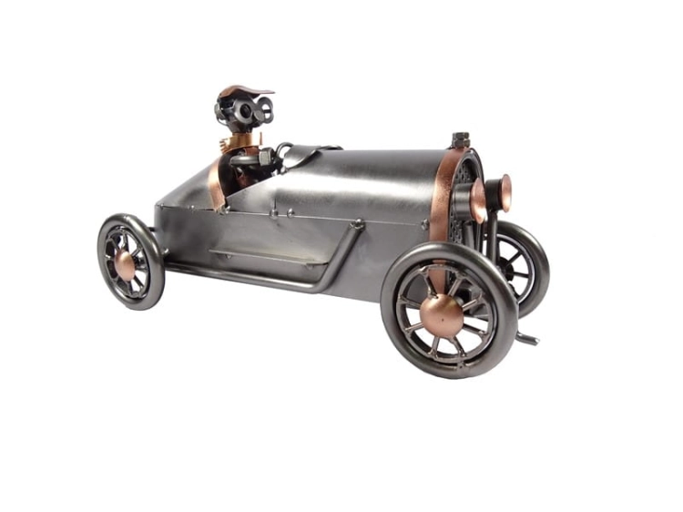 Metalowy model samochodu Bugatti.