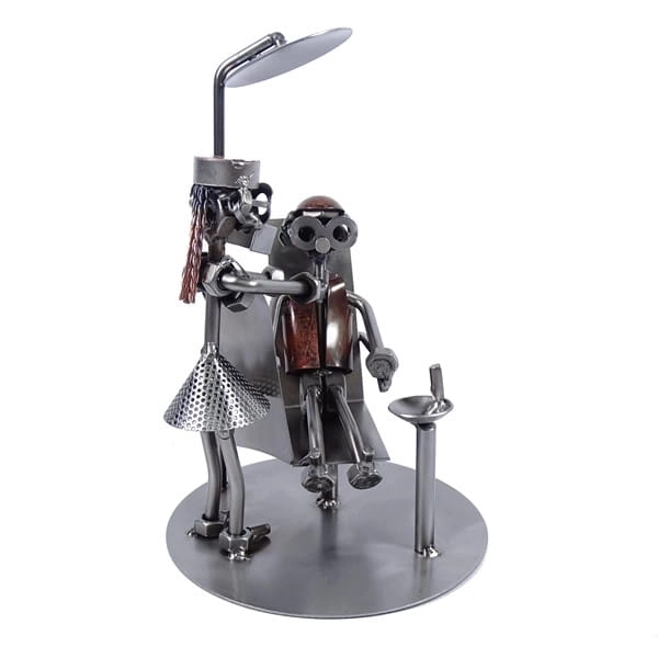 Metalowa figurka przedstawiająca Dentystkę