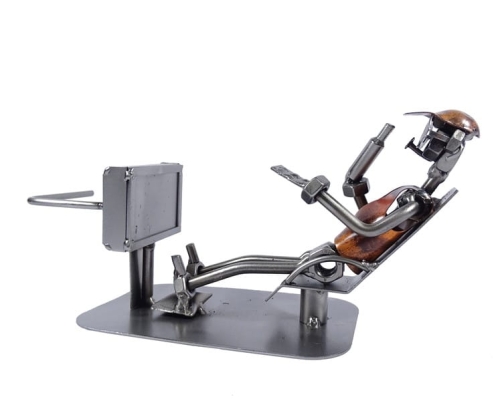 Metalowa figurka Relax przed TV