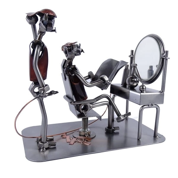 Metalowa figurka Fryzjer przed lustrem