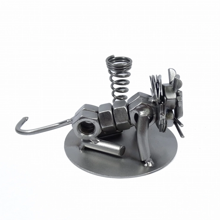 Metalowa figurka Lew siedzący.