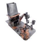 Metalowa figurka Sex przy kominku