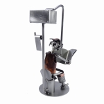 Metalowa figurka Człowiek na WC