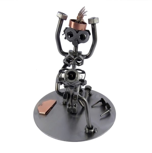 Metalowa figurka Sex na podłodze