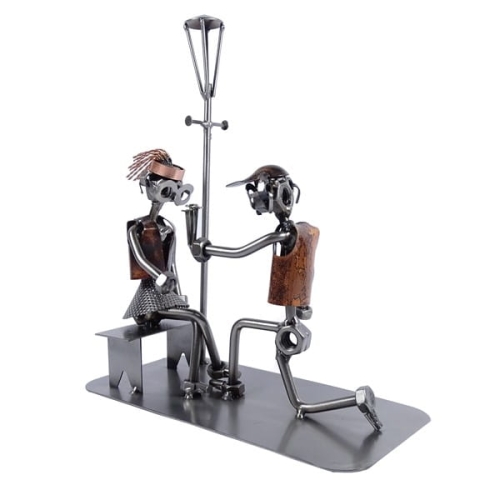 Metalowa figurka Zaręczyny przy ławce