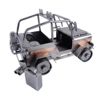Metalowy model samochodu Jeep.