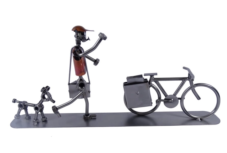 Metalowa figurka Listonosz